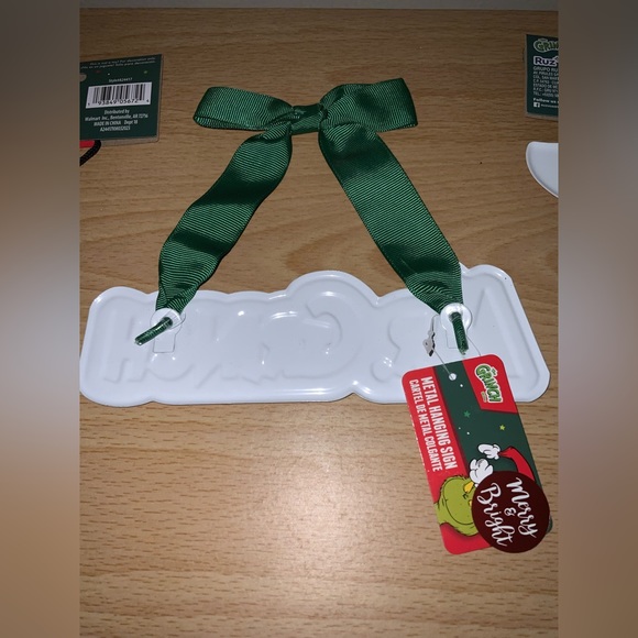 Dr. Seuss The Grinch Metal Wall Hanging Sign Bundle - Picture 6 of 10